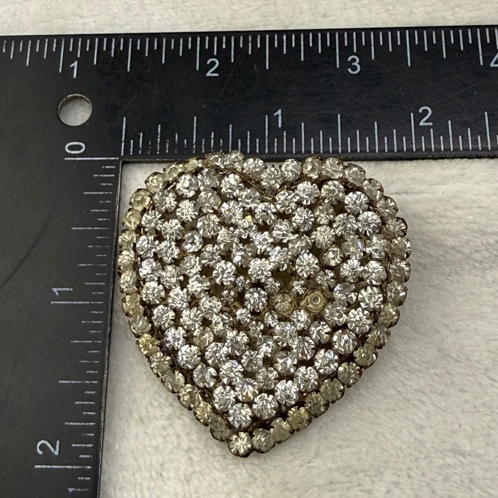 Estate ** brooch